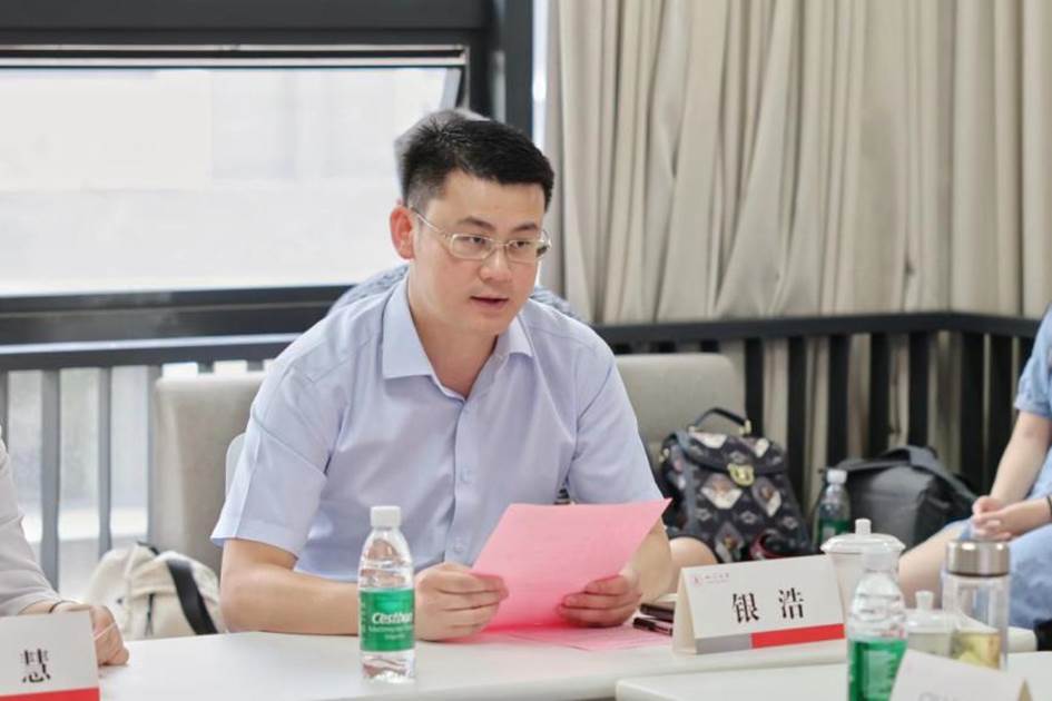 寸止挑战
副书记银浩发言